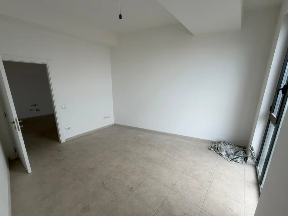 Tirane, jepet me qera ambjent biznesi Kati 7, 72 m² (rruga e kavajes)