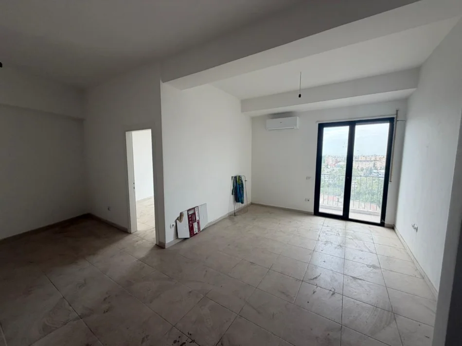 Tirane, jepet me qera ambjent biznesi Kati 7, 72 m² (rruga e kavajes)