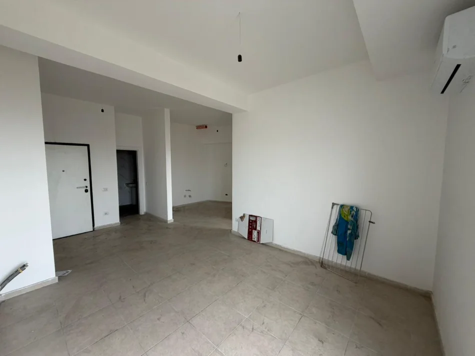 Tirane, jepet me qera ambjent biznesi Kati 7, 72 m² (rruga e kavajes)