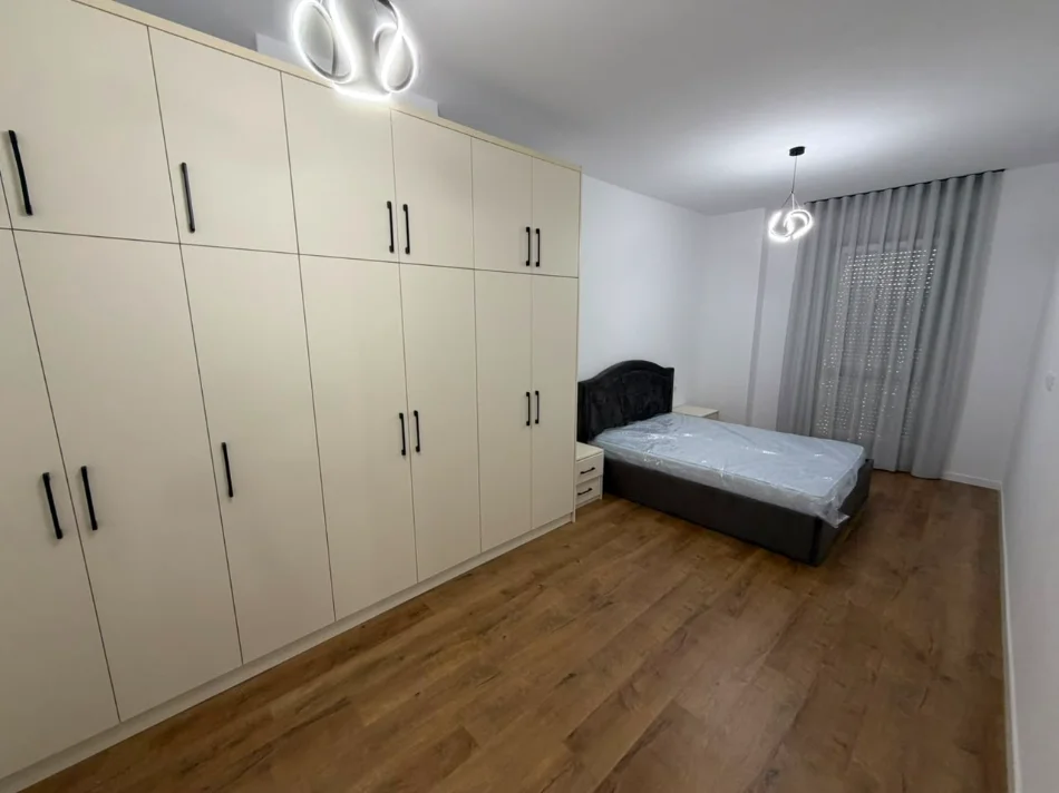 Tirane, jepet me qera apartament 2+1 Kati 3, 100 m² (5 MAJI)