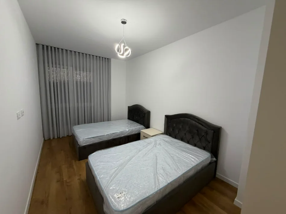 Tirane, jepet me qera apartament 2+1 Kati 3, 100 m² (5 MAJI)