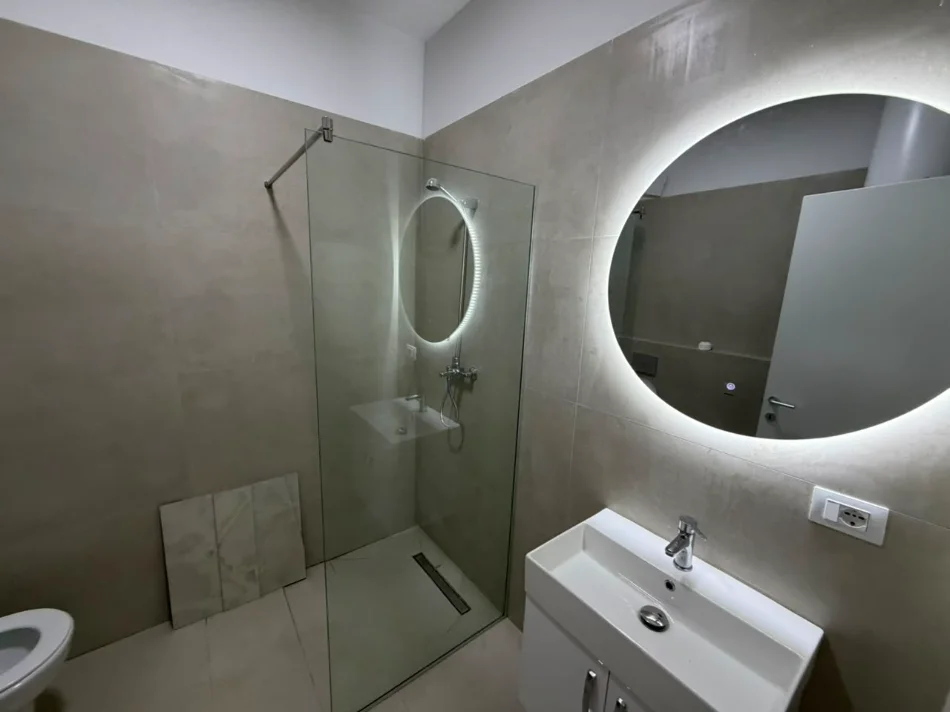 Tirane, jepet me qera apartament 2+1 Kati 3, 100 m² (5 MAJI)