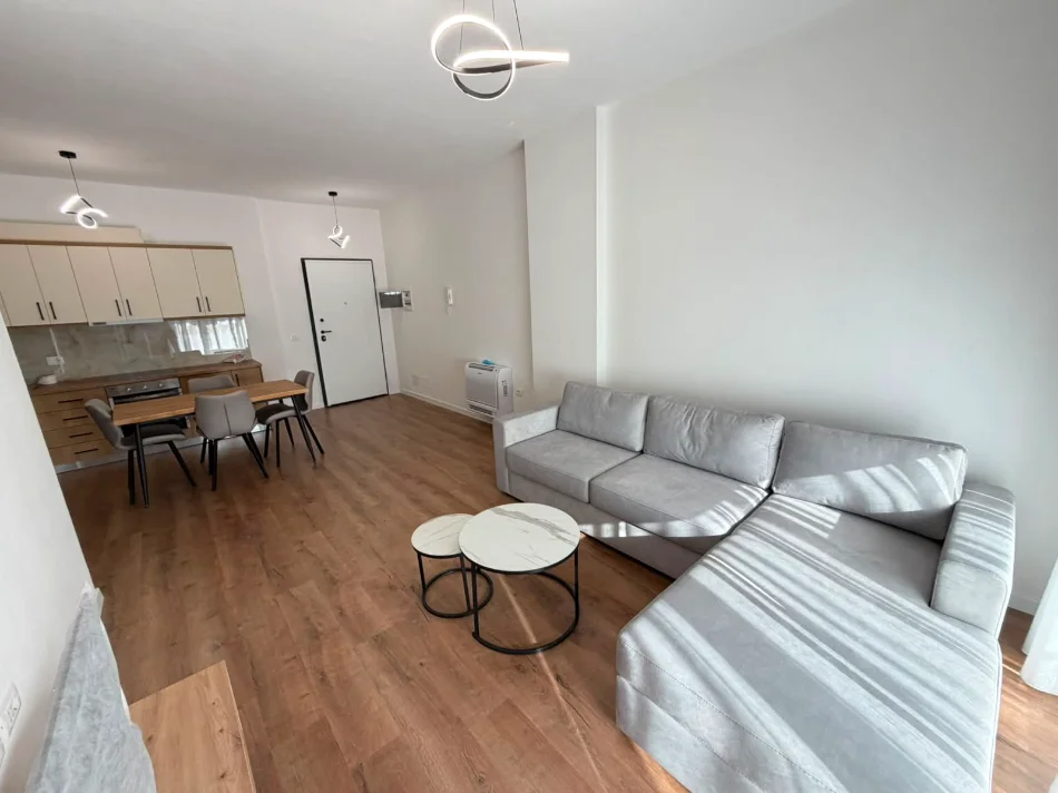 Tirane, jepet me qera apartament 2+1 Kati 3, (5 MAJI)