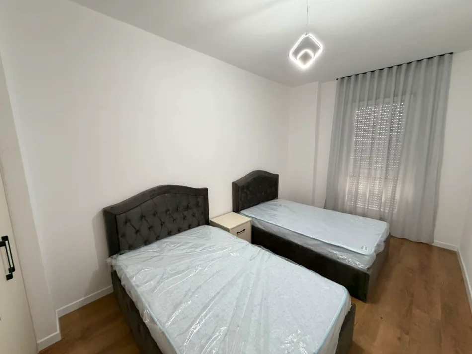 Tirane, jepet me qera apartament 2+1 Kati 3, (5 MAJI)