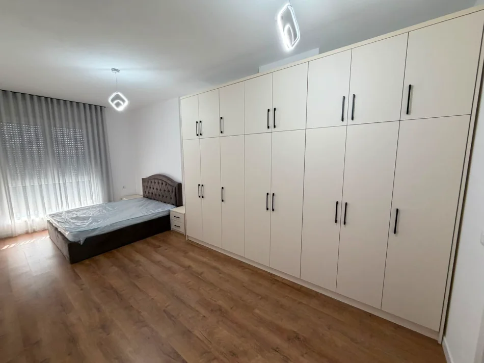 Tirane, jepet me qera apartament 2+1 Kati 3, (5 MAJI)