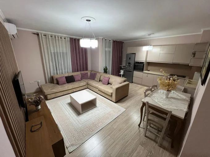 Tirane, jepet me qera apartament 2+1+Aneks+Ballkon Kati 2, 120 m² 550 € (Yzberisht)