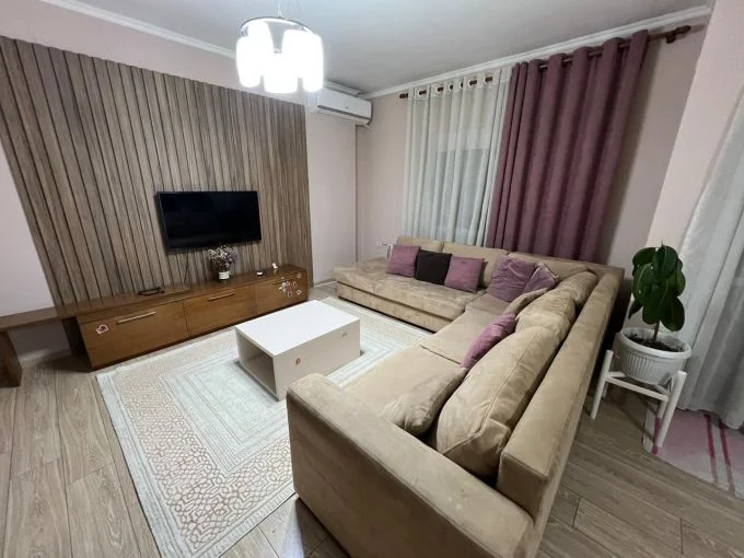 Tirane, jepet me qera apartament 2+1+Aneks+Ballkon Kati 2, 120 m² 550 € (unaza e re)