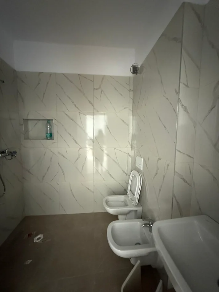 Tirane, jepet me qera apartament 1+1 Kati 4, 68 m² 550 € (5 MAJI)