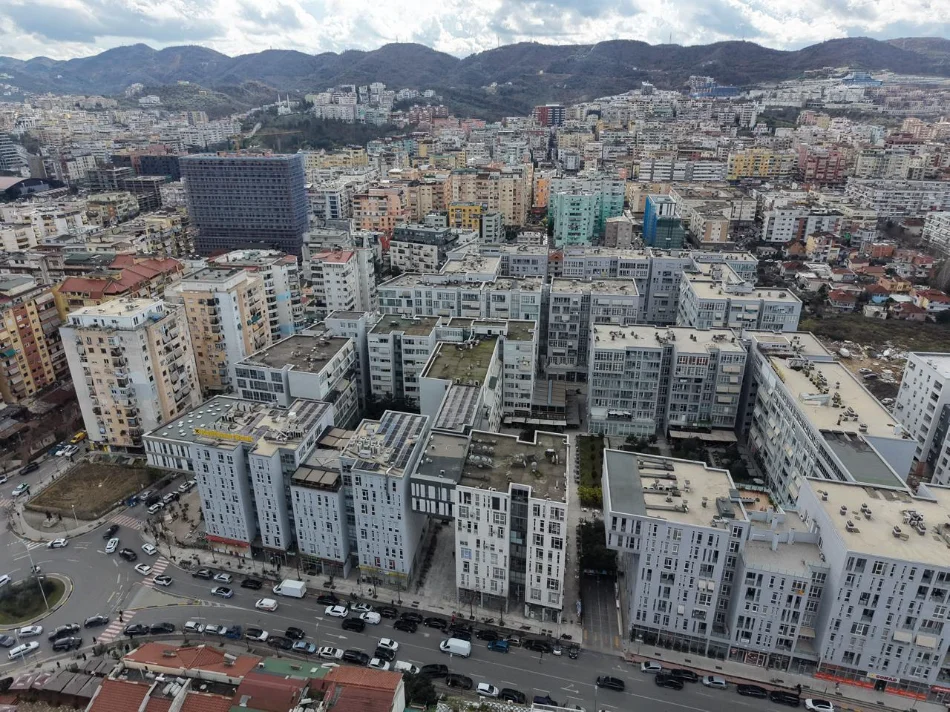Tirane, shitet garsonier 1+1 Kati 4, 53 m² 160.000 € (KIKA 2)