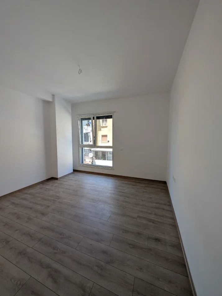 Tirane, shitet 2+1 Kati 1, 92 m² (Ali Demi)
