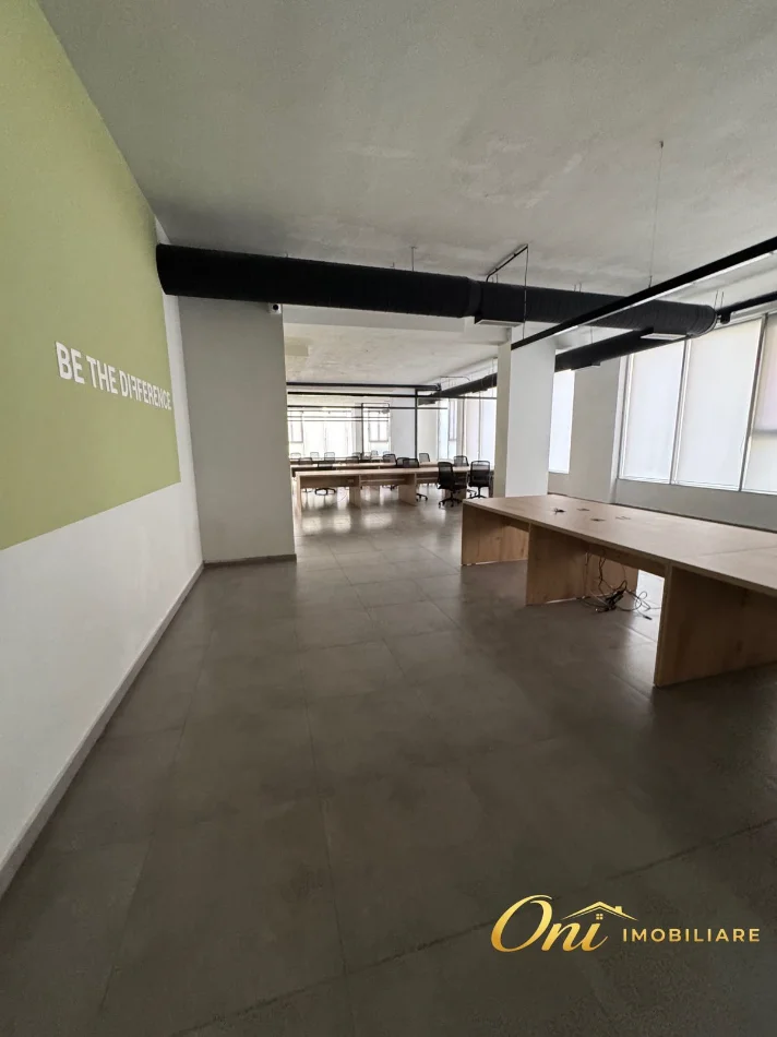 Tirane, jepet me qera zyre Kati 1, 750 m² 7.500 € (ASTIR)