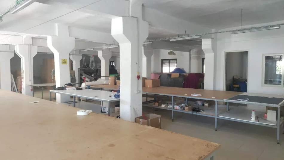 Tirane, jepet me qera magazine Kati 1, 900 m² 3.600 € (KOMBINAT)