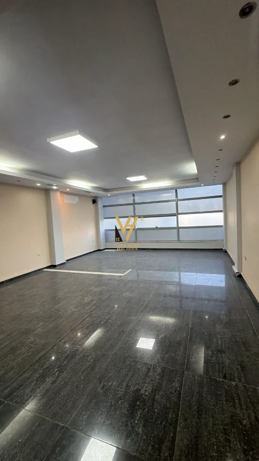 Tirane, jepet me qera ambjent biznesi Kati 2, 160 m² 1.100 € (ASTIR)