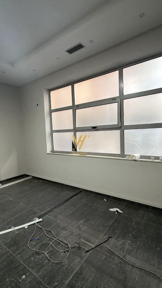 Tirane, jepet me qera ambjent biznesi Kati 2, 90 m² 600 € (ASTIR)
