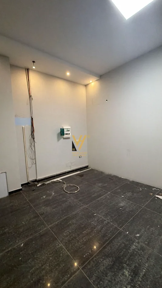 Tirane, jepet me qera ambjent biznesi Kati 2, 90 m² 600 € (ASTIR)