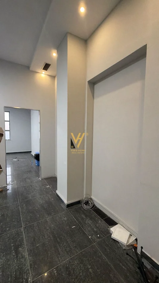 Tirane, jepet me qera ambjent biznesi Kati 2, 90 m² 600 € (ASTIR)