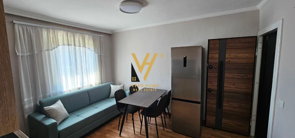 Tirane, jepet me qera apartament 1+1+Ballkon Kati 4, 60 m² 520 € (ALI DEMI)