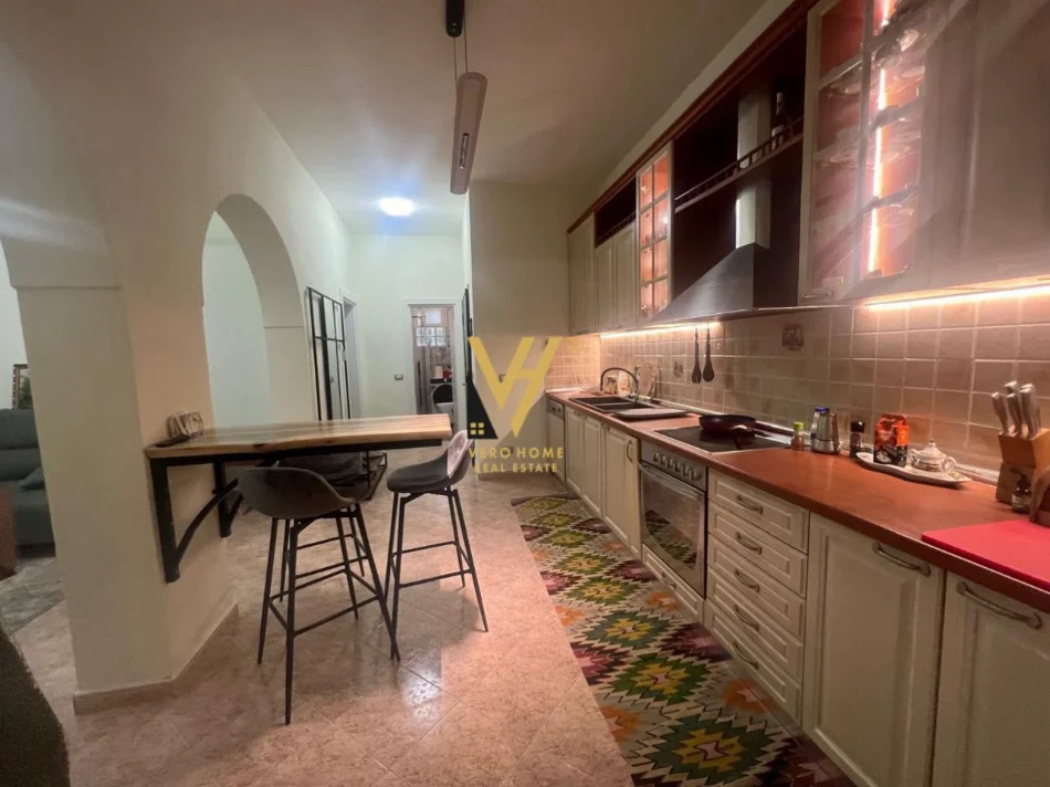 Tirane, jepet me qera apartament 3+1+Ballkon Kati 4, 95 m² 770 € (VASIL SHANTO)