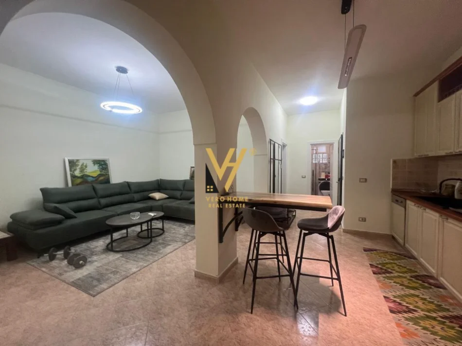 Tirane, jepet me qera apartament 3+1+Ballkon Kati 4, 95 m² 770 € (VASIL SHANTO)