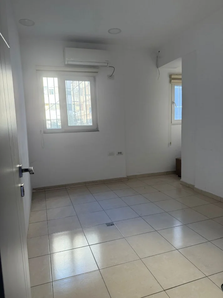 Tirane, jepet me qera apartament 2+1 Kati 2, 85 m² 1.300 € 