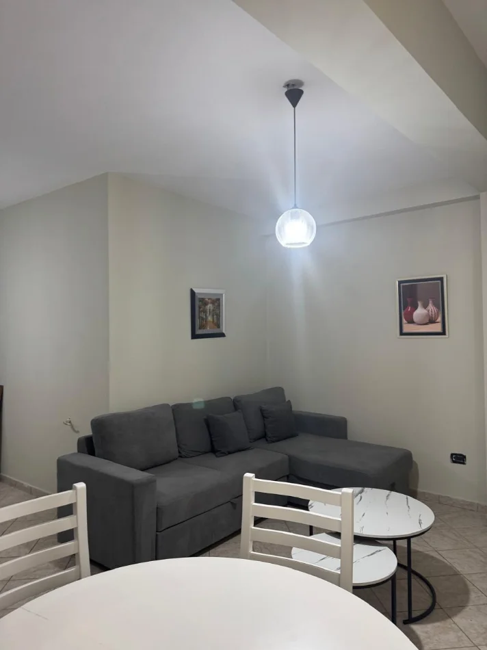 Tirane, jepet me qera apartament 2+1 Kati 2, 85 m² 1.300 € 