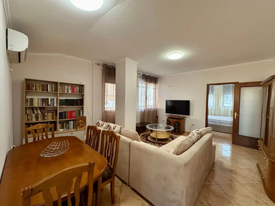 Tirane, jepet me qera 2+1 Kati 5, 80 m² 840 € (rruga dibres)