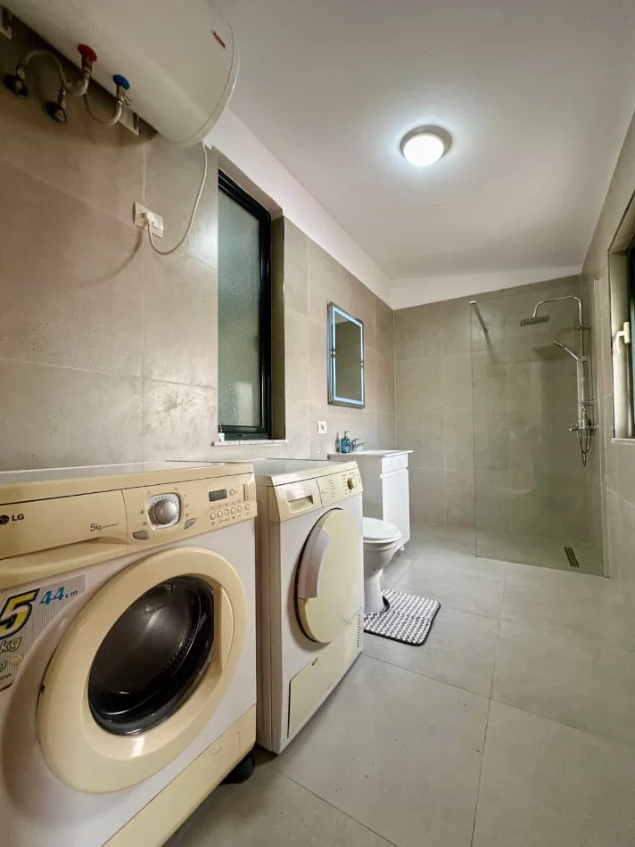 Tirane, jepet me qera 2+1 Kati 5, 80 m² 840 € (rruga dibres)