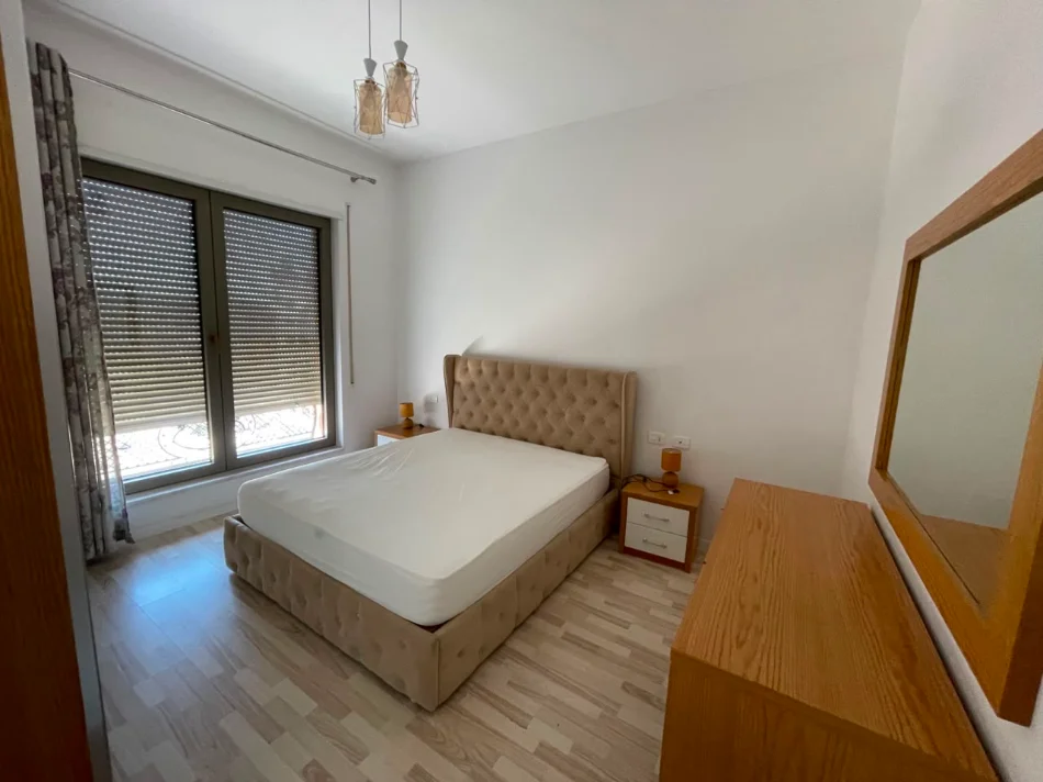 Tirane, jepet me qera apartament 2+1+Ballkon Kati 7, 128 m² 1.200 € (Kompleksi Delijorgji)
