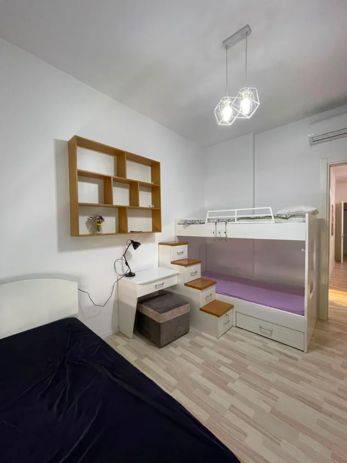 Tirane, jepet me qera apartament 2+1+Ballkon Kati 7, 128 m² 1.200 € (Kompleksi Delijorgji)