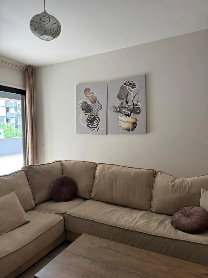 Tirane, jepet me qera apartament 2+1 Kati 1, 90 m² 1.000 € (Hopoteka)