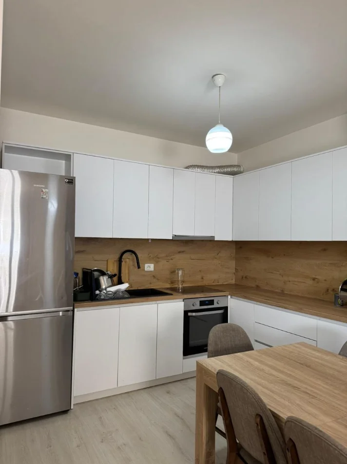 Tirane, jepet me qera apartament 2+1 Kati 1, 90 m² 1.000 € (Hopoteka)