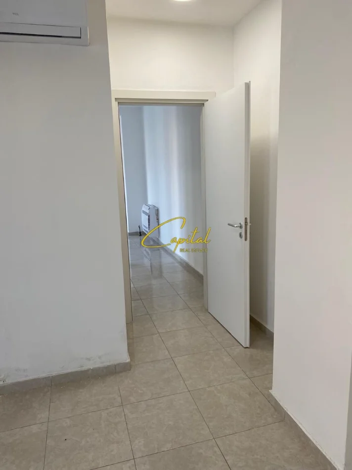 Tirane, jepet me qera ambjent biznesi Kati 3, 90 m² 800 € (PAZARI I RI)