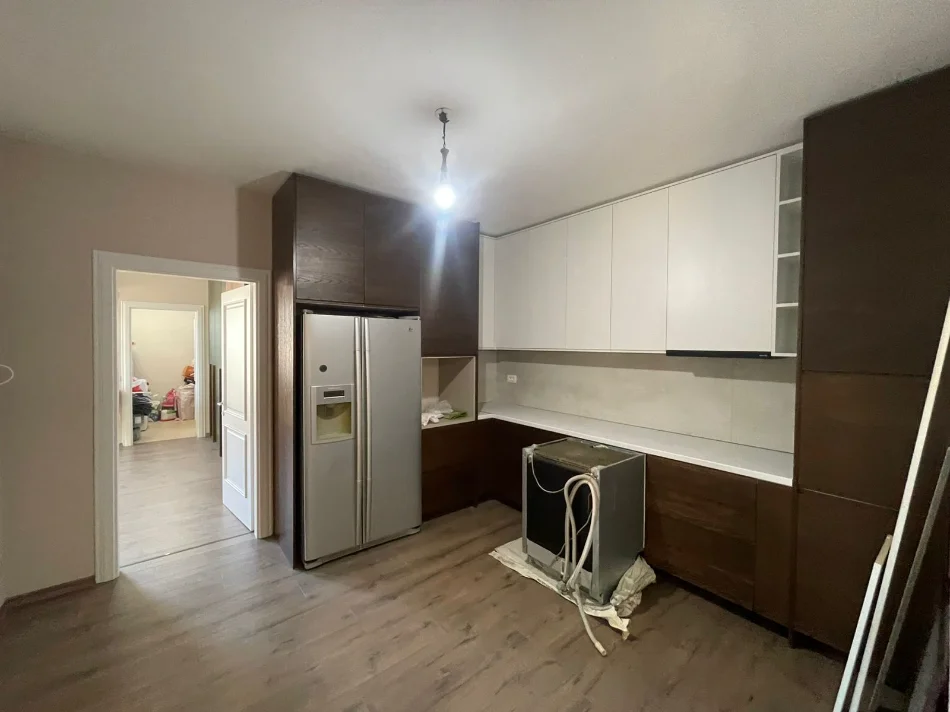 Durres, jepet me qera apartament 2+1+Aneks+Ballkon , 400 € 