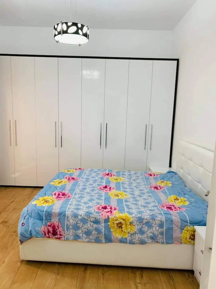 Tirane, jepet me qera apartament 1+1+Ballkon Kati 5, 65 m² 65.000 € (Kompleksi Delijorgji)