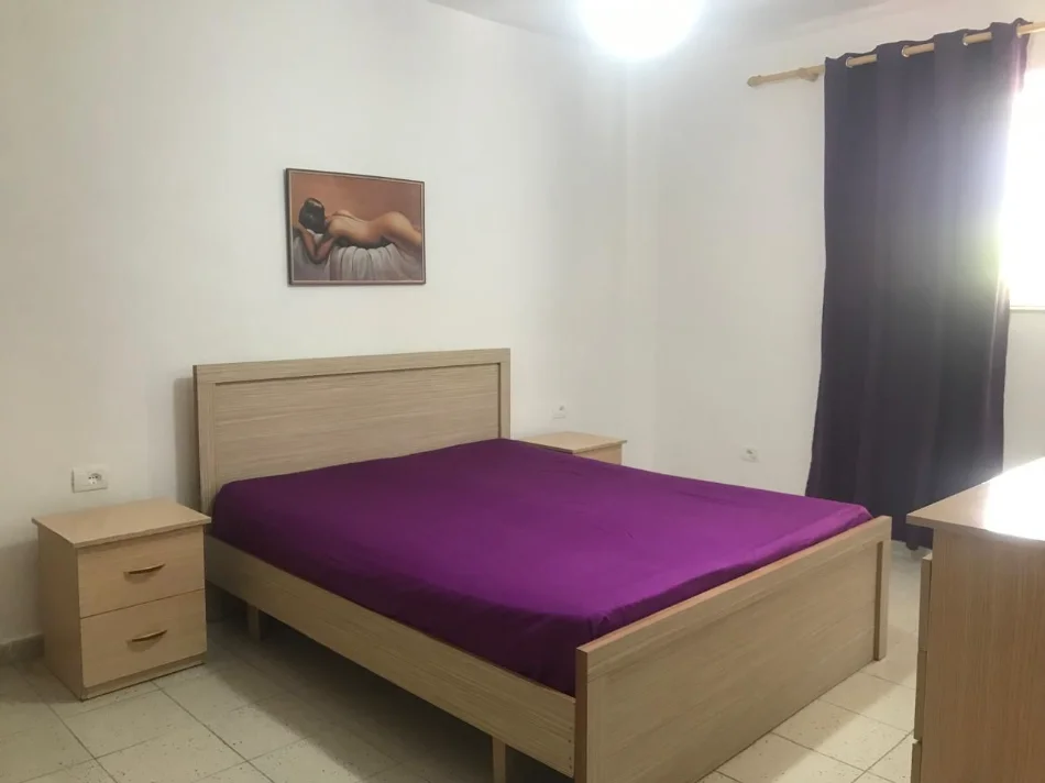 Tirane, jepet me qera apartament 1+1 Kati 1, 70 m² 380 € (Laprake)