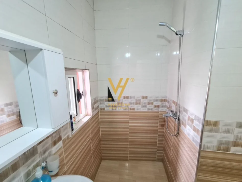 Tirane, jepet me qera garsonier Kati 5, 35 m² 420 € (RRUGA E DIBRES)