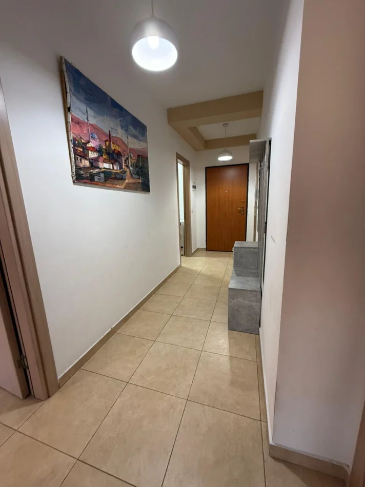 Tirane, jepet me qera apartament 2+1 Kati 5, 550 € (5 Maji)