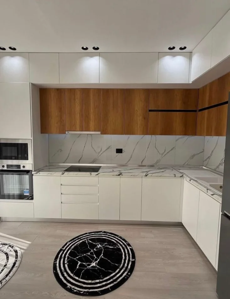 Tirane, jepet me qera apartament 2+1 Kati 3, 118 m² 600 € (urban gate)