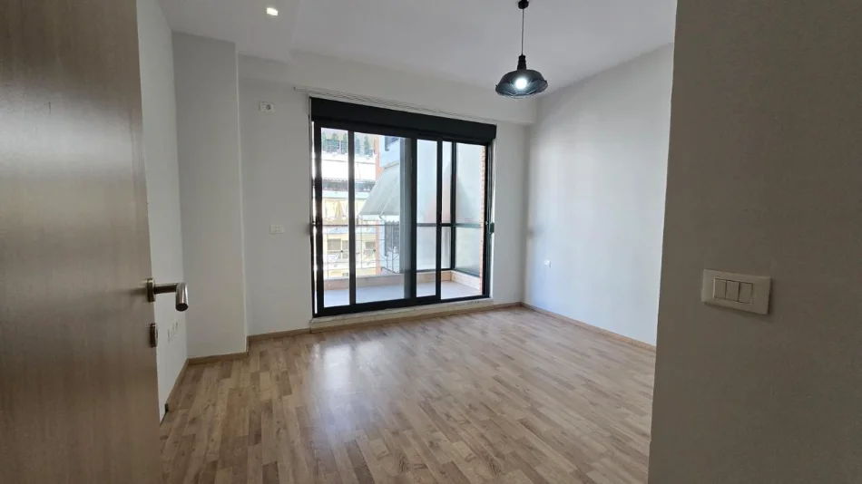 Tirane, shitet apartament 1+1+Ballkon , 71 m² 220.000 € (Kompleksi Delijorgji)