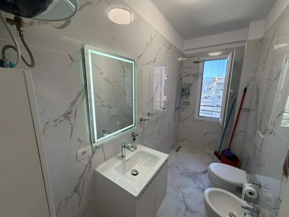 Tirane, shitet apartament 2+1 Kati 8, 71 m² 160.000 € (ish fusha e aviacionit)