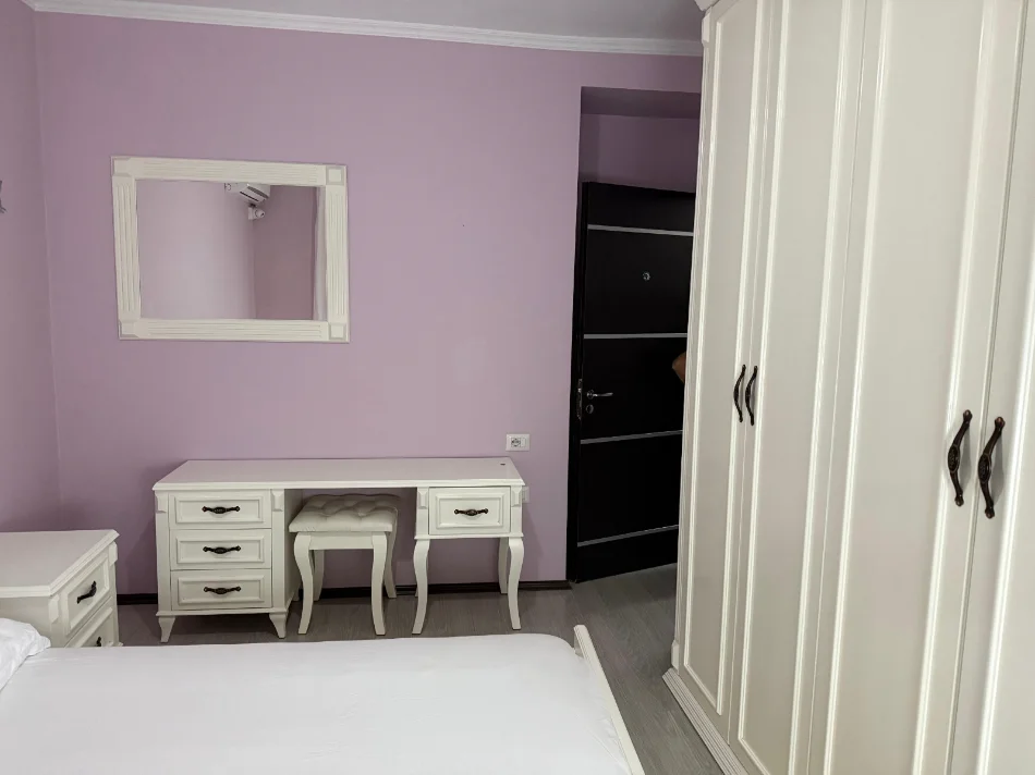 Tirane, jepet me qera apartament 1+1 Kati 5, (Komuna E Parisit,prane German Computer)