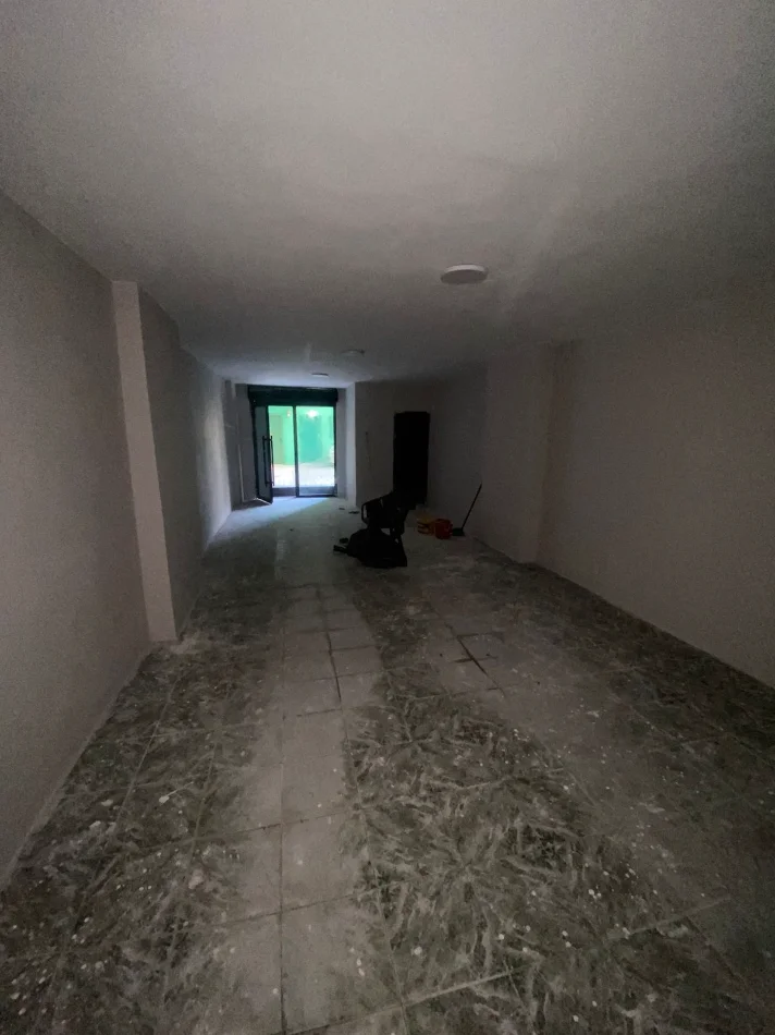 Tirane, jepet me qera ambjent biznesi Kati 0, 70 m² 600 € 