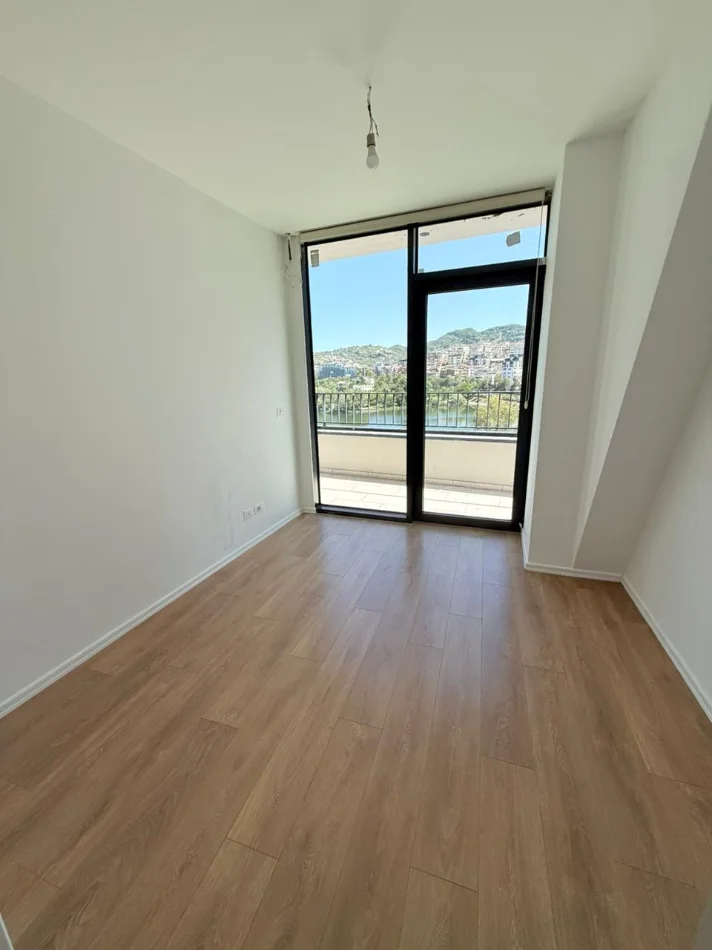 Tirane, jepet me qera zyre Kati 3, 210 m² 2.700 € (Lake View Residence, Tiranë)