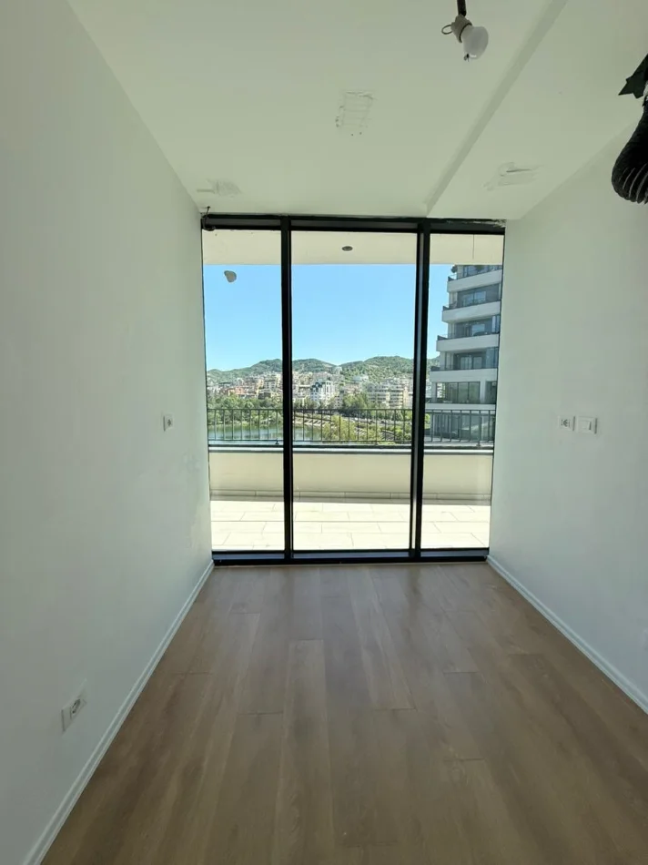 Tirane, jepet me qera zyre Kati 3, 210 m² 2.700 € (Lake View Residence, Tiranë)