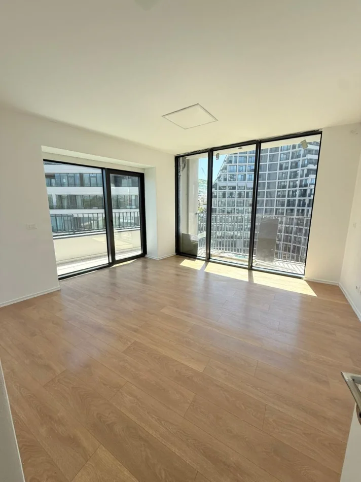 Tirane, jepet me qera zyre Kati 3, 210 m² 2.700 € (Lake View Residence, Tiranë)