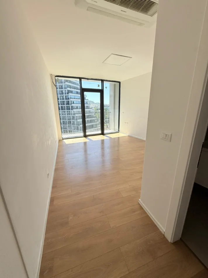 Tirane, jepet me qera ambjent biznesi Kati 7, 215 m² 2.700 € (Lake View) LIQENI ARTIFICIAL