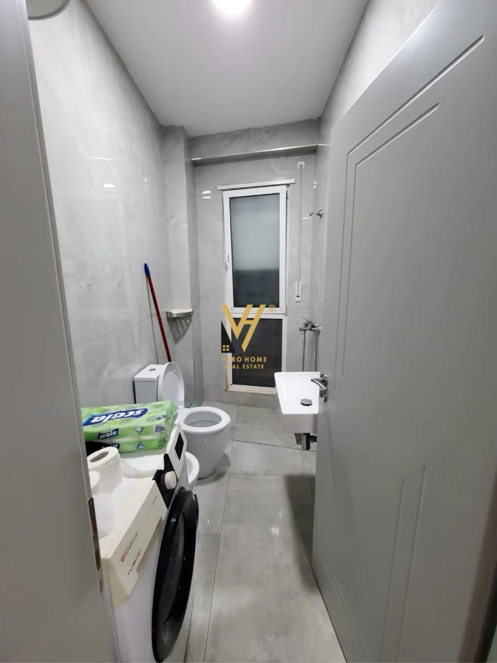 Tirane, jepet me qera apartament 1+1+Ballkon Kati 2, 60 m² 720 € (KOMUNA E PARISIT)