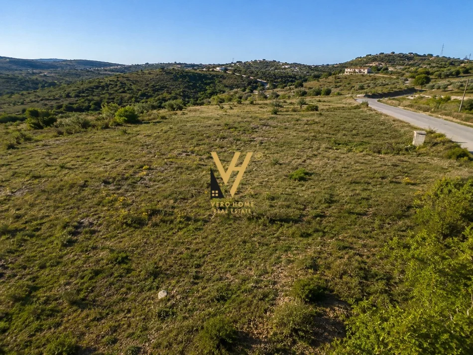 Tirane, shitet toke , 2.800 m² 252.000 € (PALMANOVA)