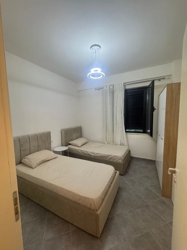 Tirane, jepet me qera apartament 2+1+Post Parkimi, 110 m² (Rruga Jordan Misja) 75.000 Leke/Muaj