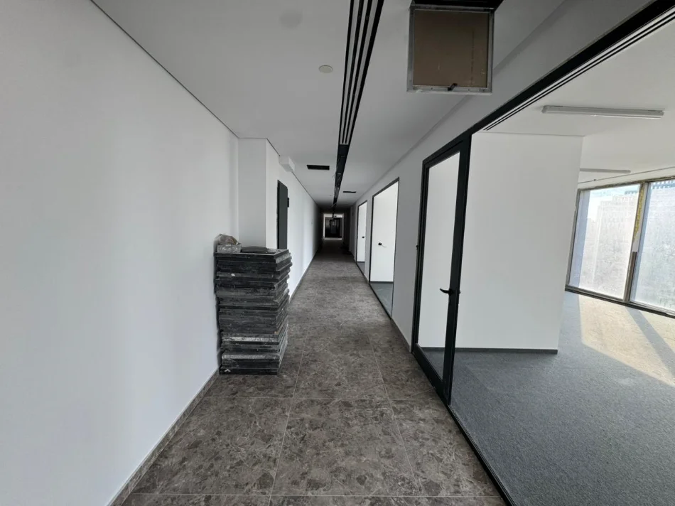 Tirane, jepet me qera Studio Kati 3, 74 m² 3.000 € (Kisha)